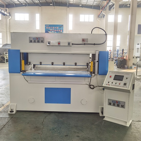 XYJ－3/120、200 足球片整板自動(dòng)送料裁斷機(jī)