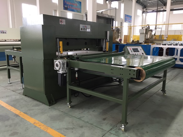 XYJ－3/120、150 偽裝布整板自動(dòng)送料裁斷機(jī)